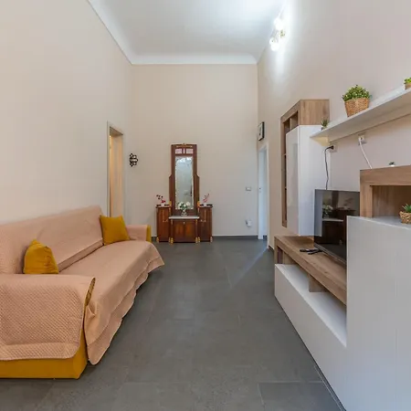Casa Enza 13 *