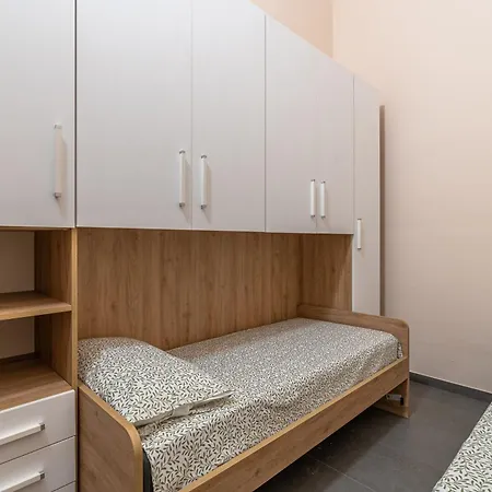 Apartamento Casa Enza 13 *